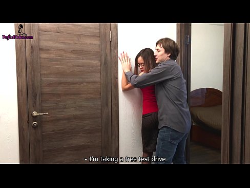 ❤️ شہوانی، شہوت انگیز ریئلٹر نے اپنا اپارٹمنٹ بیچتے ہوئے اپنی بلی کو جنسی طور پر جھٹکا دیا اور چدایا - Krempai ❤  ہم پر  ❌